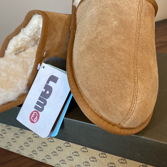 LAM sheepskin slip on slipper. Unisex Med - Mens 7.5/8, Women’s 8.5/9 - Picture 3 of 4
